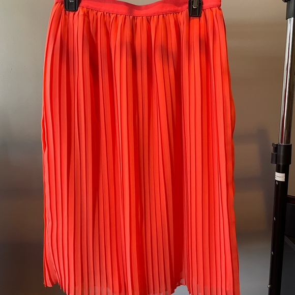 Pleated midi skirt - Picture 1 of 2